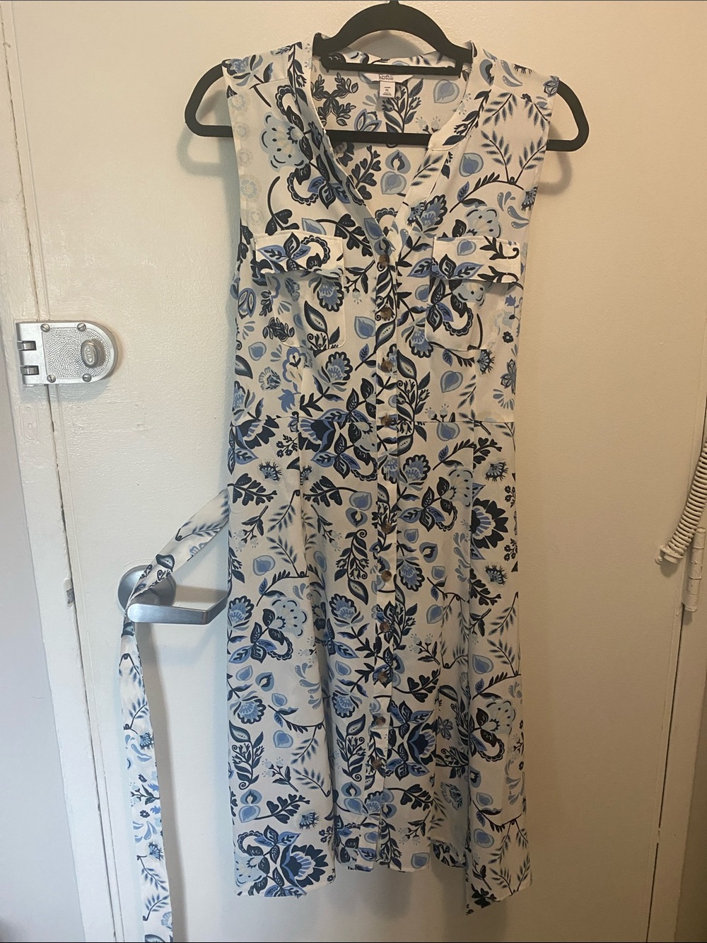 Croft & Barrow White Dress with Blue Floral Print